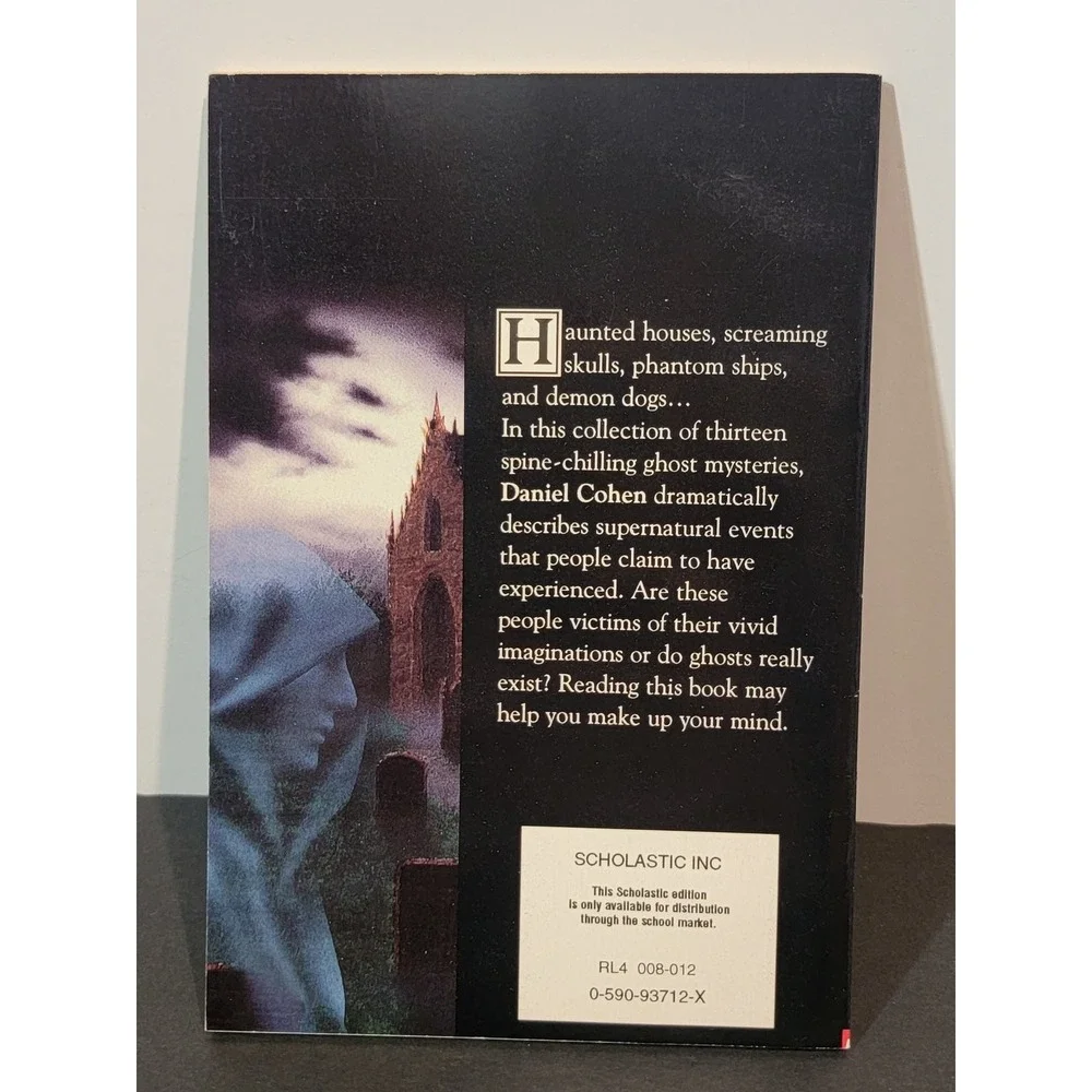 The Phantom Hitchhiker Daniel Cohen 1992 First Scholastic Printing Horror‎